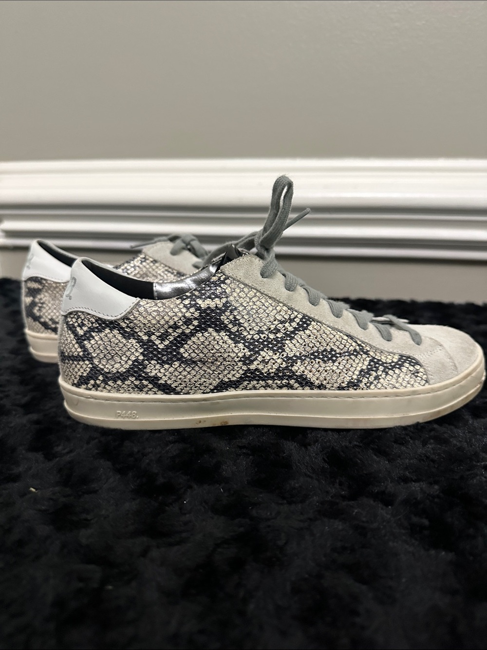 P448 snakeskin print lace up skater shoes Sz 38